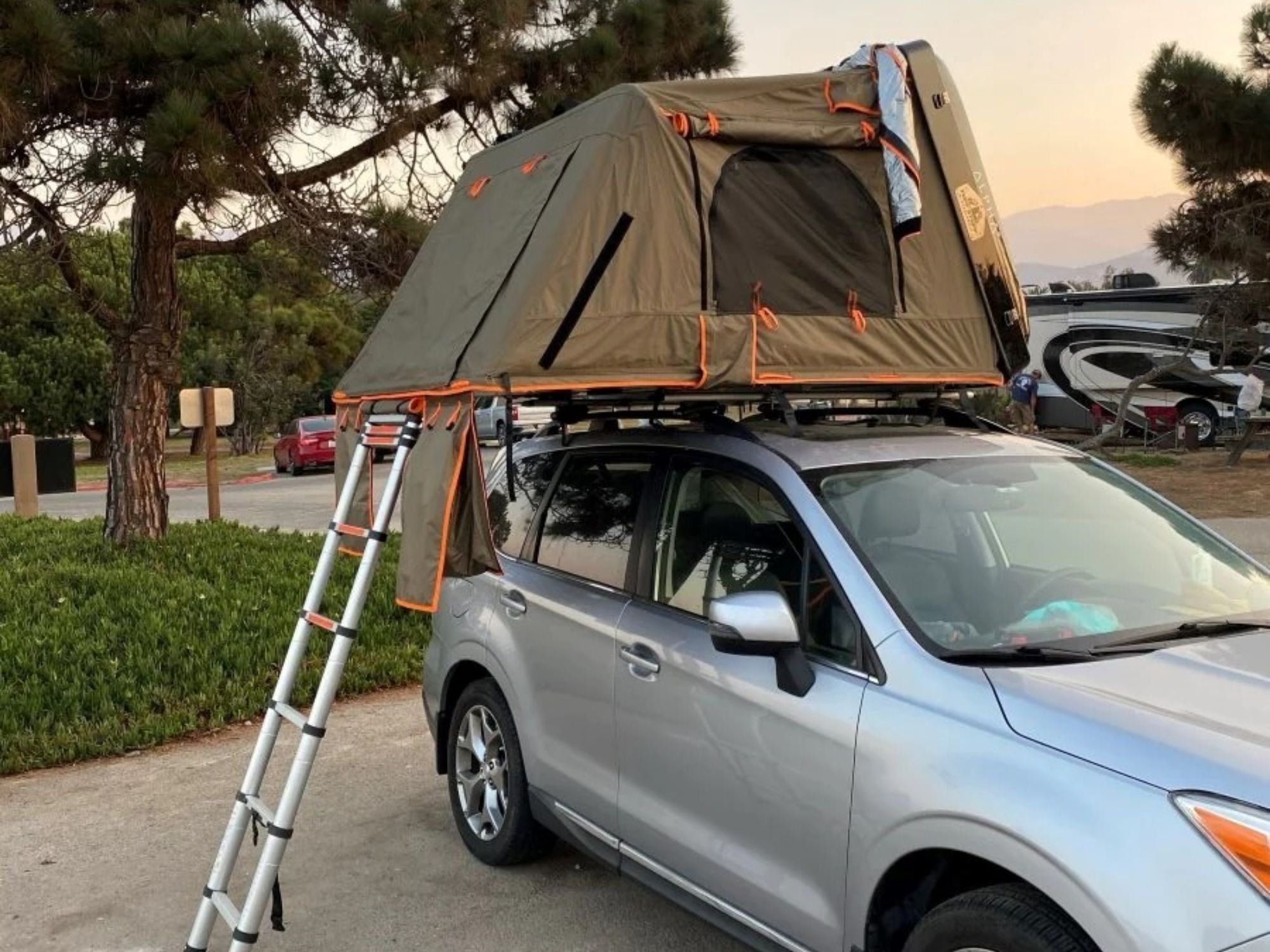 Tuff Stuff Alpha II 2-Person Hard-Shell Rooftop Tent